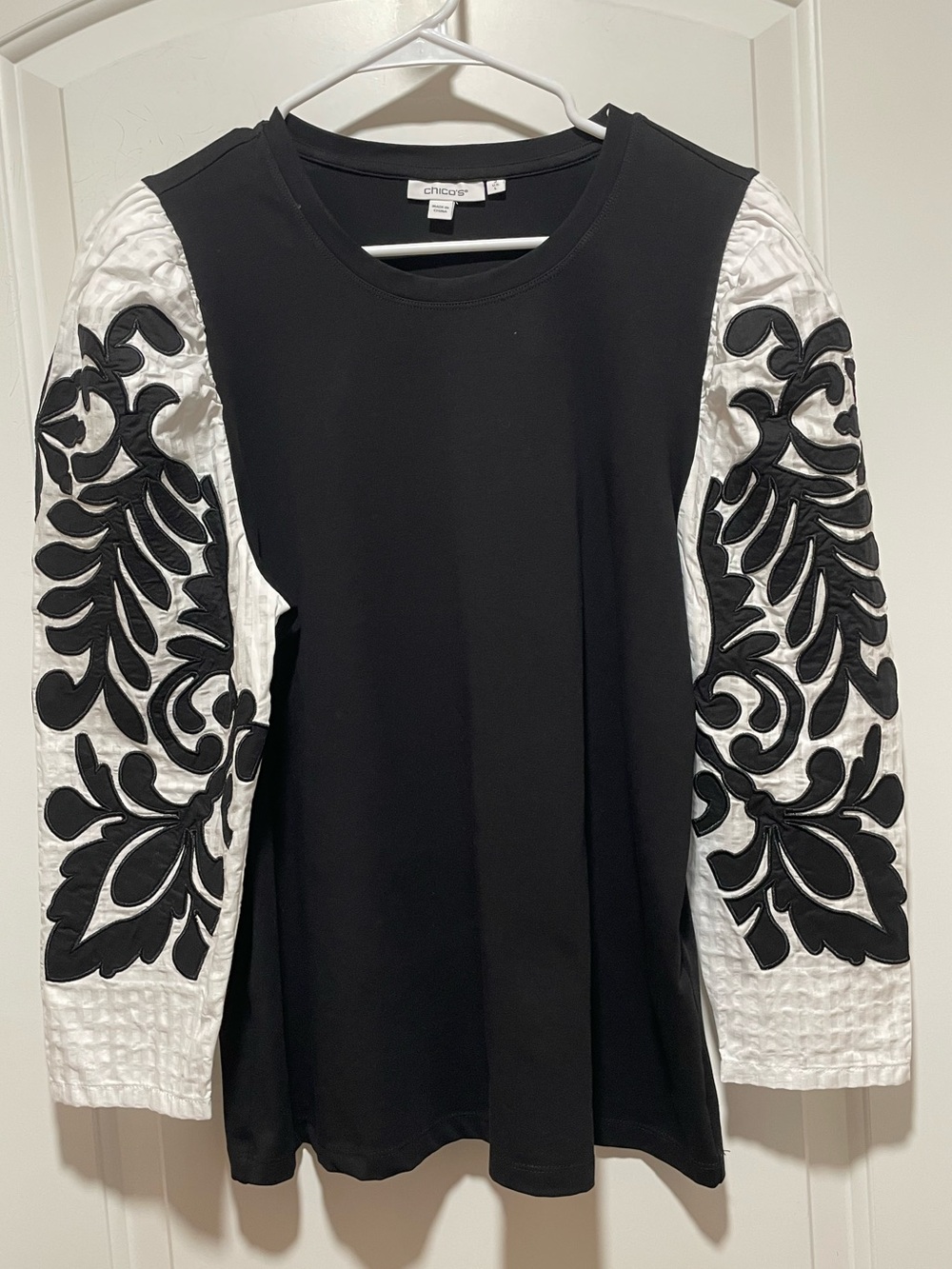 Boho Chic Chico’s Sz 2 Sz L Elevated Coastal Grandma Black White Appliqué Contra
